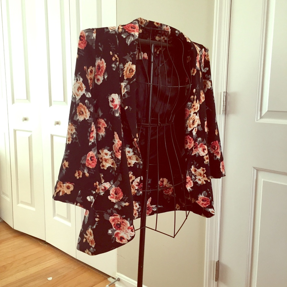 Black Rainn Foral Blazer